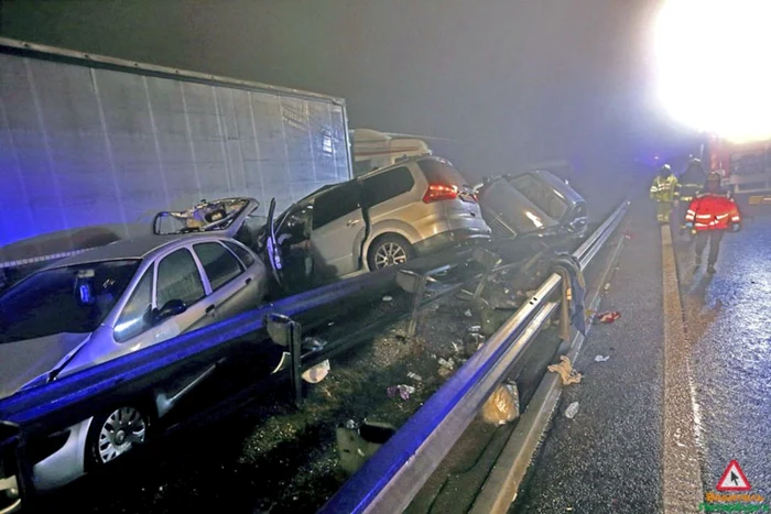 Imagine de la accidentul în lanţ produs în Slovenia. FOTO spbvoditel.ru