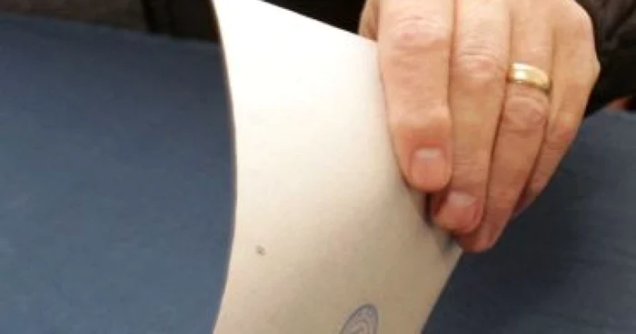 Târgu-Mureş: Alegători filmaţi în secţiile de vot speciale