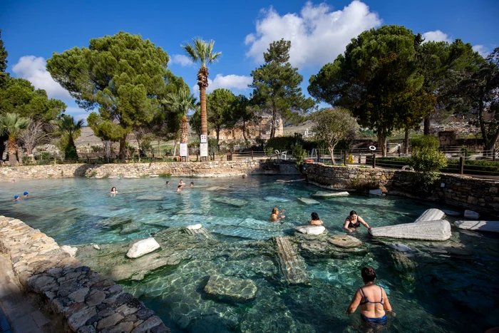 Piscina Cleopatrei din Hierapolis Pamukkale Turcia Foto TGA