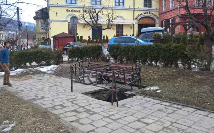 Aleea din Parcul Central al oraşului s-a prăbuşit zilele trecute