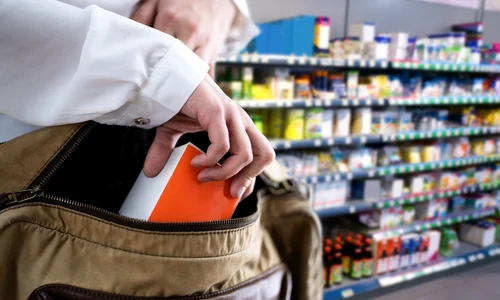 furt din magazin shutterstock 1977697130 jpg