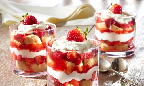 1 tiramisu cu fructe la pahar jpg jpeg