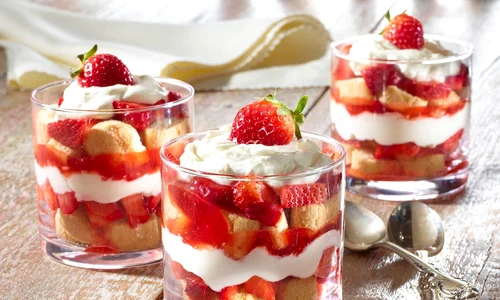 1 tiramisu cu fructe la pahar jpg jpeg