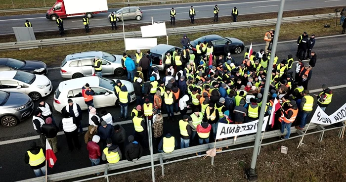 Fermierii polonezi au protestat cu veste galbene