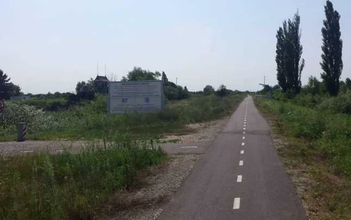 Pista de biciclete de pe digul Begăi FOTO Ştefan Bot