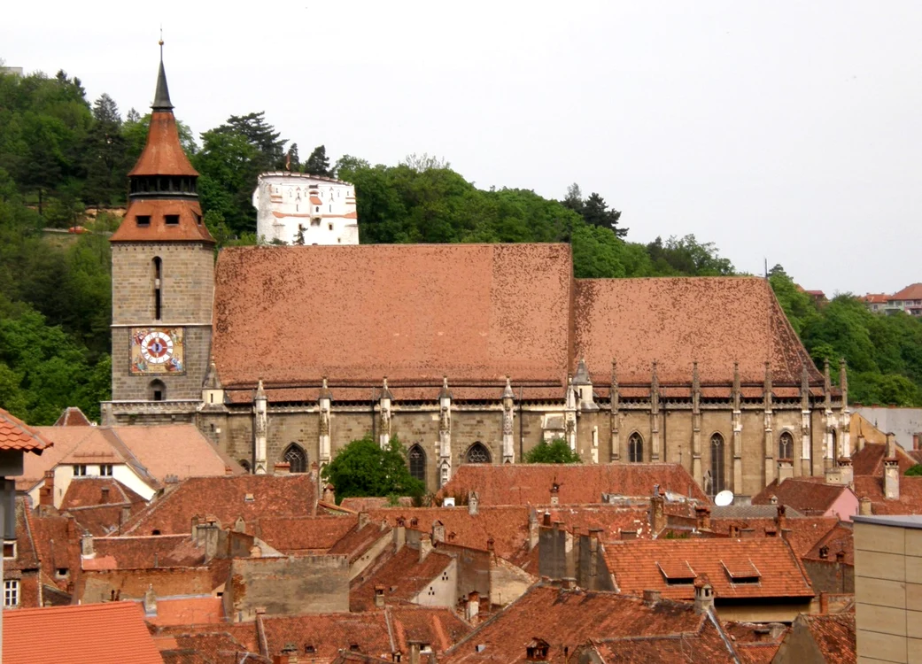 Centrul Istoric şi Biserica Neahră sunt două dintre atracţiile Braşovului. FOTOSimona Suciu.