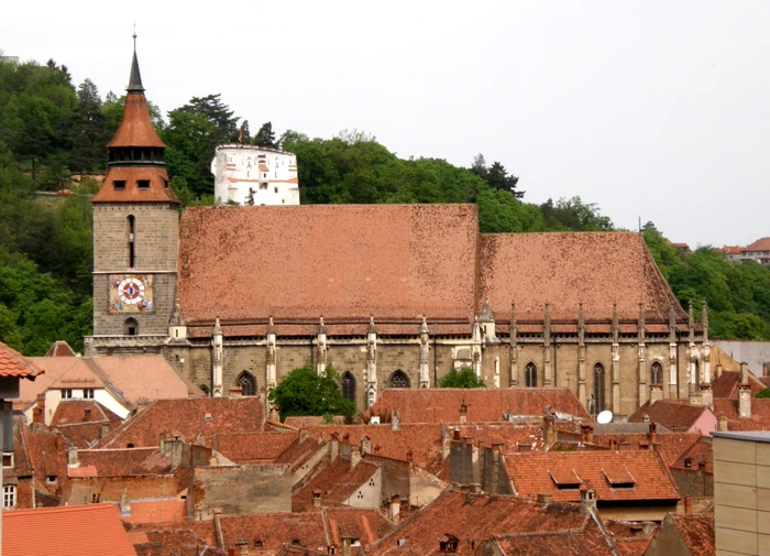 Centrul Istoric şi Biserica Neahră sunt două dintre atracţiile Braşovului. FOTOSimona Suciu.