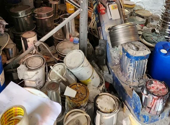 Percheziții în cazul unei înșelăciuni cu vopsea. FOTO IPJ Dâmbovița
