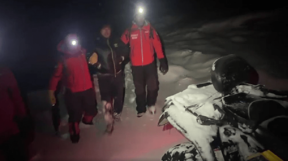 Turist iranian rătăcit pe Platoul Bucegi, găsit de salvamontiști. Bărbatul se lovise la cap VIDEO