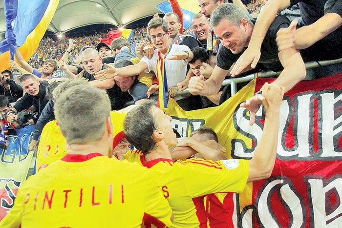 Tricolorii vor încasa sume cuprinse între 15.000 şi 25.000 € dacă ajung la Mondial (Fotografii: Mediafax)