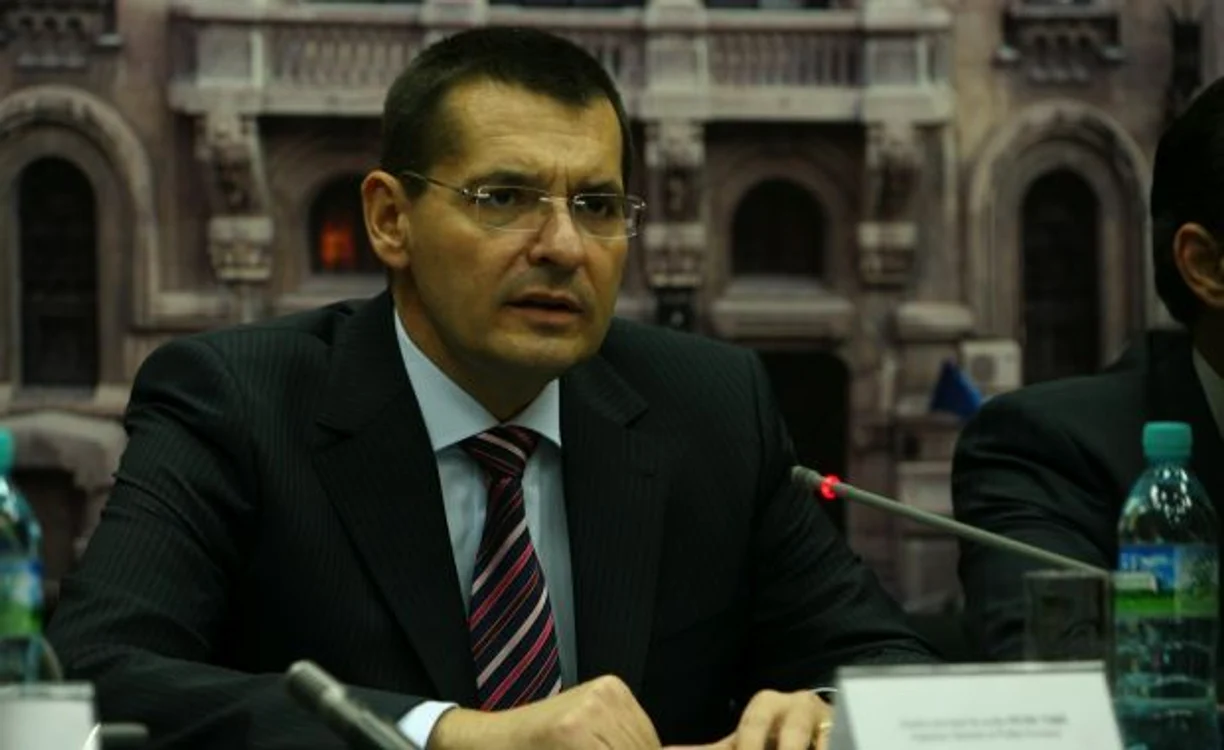 
    Petre Tobă  