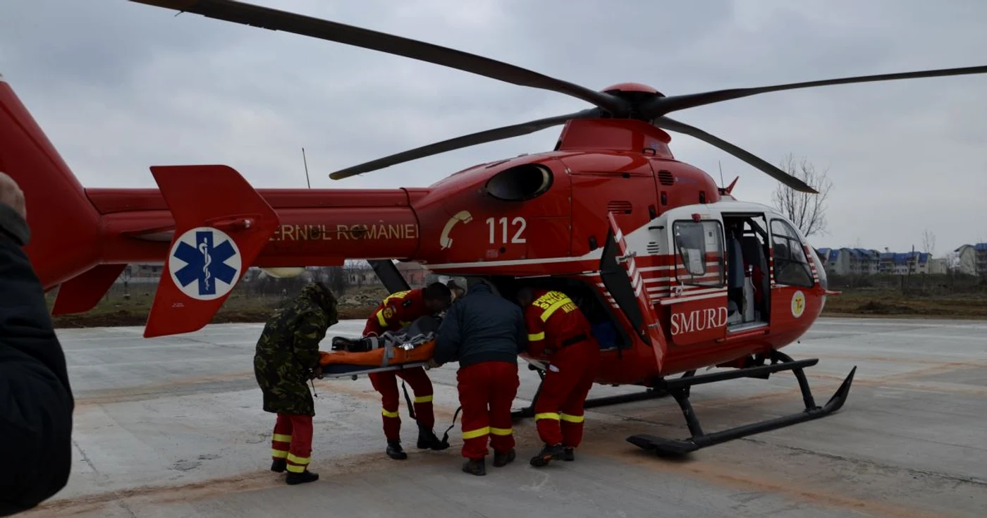 Victima a fost transportată cu un elicopter SMURD la un spital din Bucureşti, dar a decedat