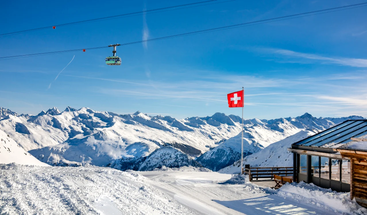 Pârtie de ski în Davos, Elveția FOTO SHUTTERSTOCK