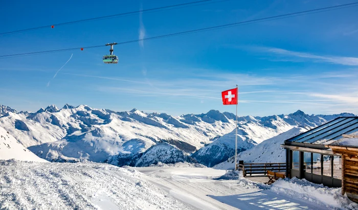 Pârtie de ski în Davos, Elveția FOTO SHUTTERSTOCK