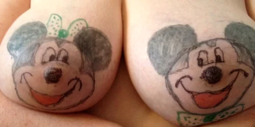 Mai multe internaute au postat poze cu sânii lor vopsiţi ca răspuns la iniţiativa britanicei