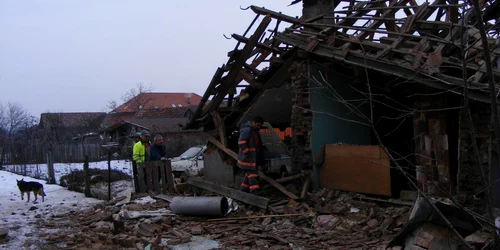 Angajaţii EON Gaz cercetează locul exploziei