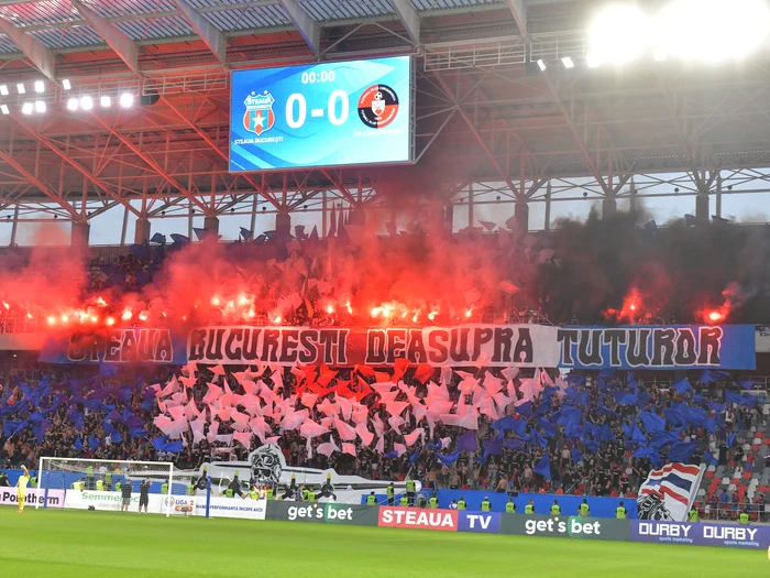 Galeria Stelei a folosit fumigene și petarde Foto: sportpictures.eu
