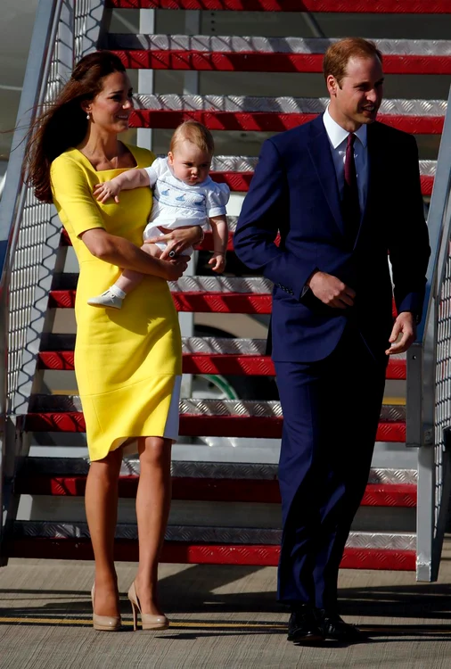 
    Kate, prinţul William şi micul prinţ George (Reuters)  