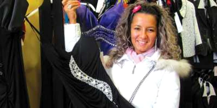 Alina Iercoşan, din Hunedoara, a venit în Deva ca să-şi găsească ţinuta perfectă pentru Revelion