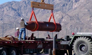 1024px Off loading of MOP cropped wikipedia jpg
