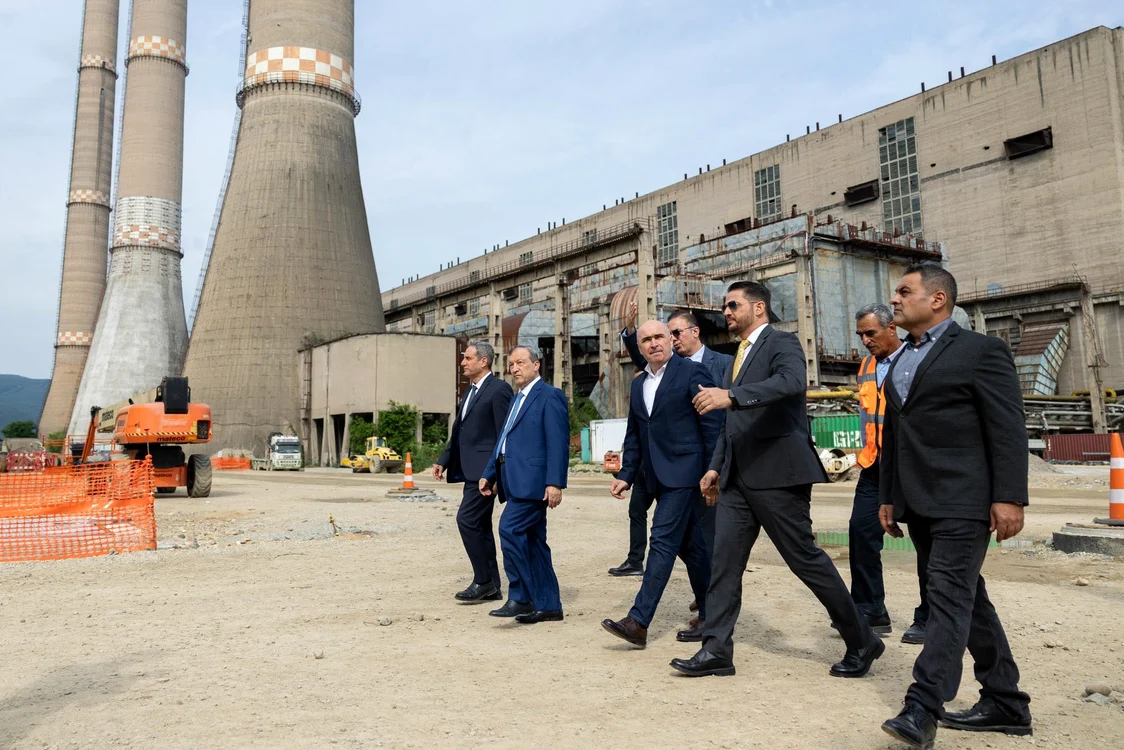 Bolojan a vizitat astăzi șantierul noii centrale electrice de la Mintia. FOTO: Facebook/Ilie Bolojan