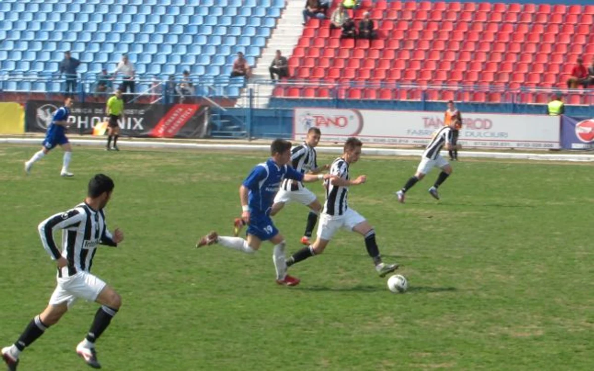 Bogdan Rusu (la minge) a marcat unicul gol al meciului (foto Bogdan Vladu)