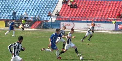 Bogdan Rusu (la minge) a marcat unicul gol al meciului (foto Bogdan Vladu)