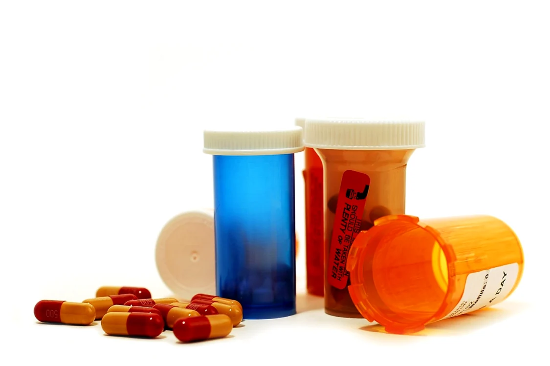 Orice reacţie adversă apărută în urma administrării unui medicament trebuie raportată medicului sau farmacistului.