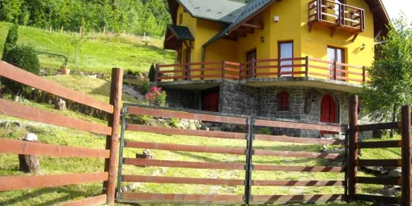 Cazarea în regim hotelier în stațiunile montane din România poate costa de la 10 euro pe noapte de persoană