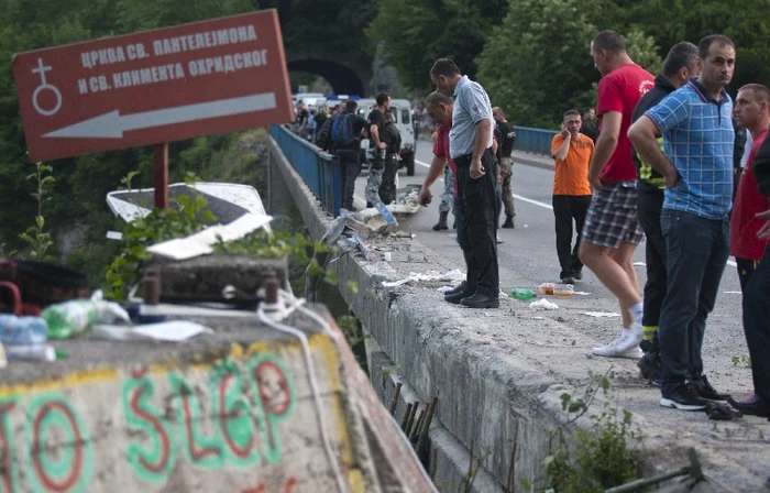 
    Vedere asupra locului în care s-a produs accidentul de autocar din Muntenegru. (Foto: Reuters)  