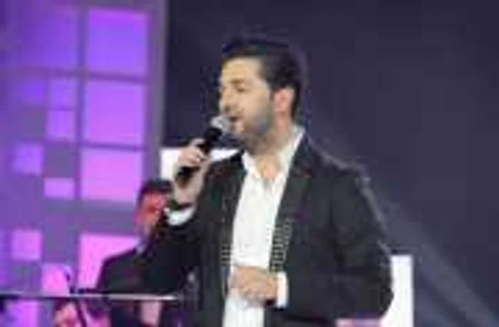 Adrian Ursu şi-a lansat piesa în colaborare cu Orchestra Lăutarii FOTO: facebook/Adrian Ursu