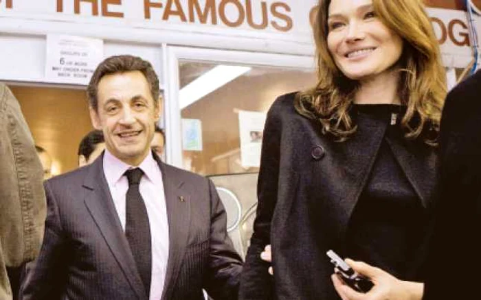 Nicolas şi Carla Sarkozy s-au delectat cu un hotdog