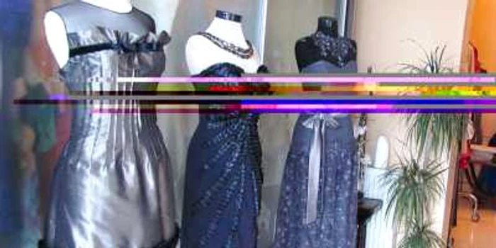 Designerul Daniela Panciu a creat rochii din mătase naturală, dantelă şi pietre