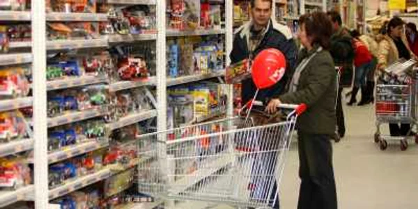 În cadrul parcului comercial sunt deschise un hipermarket Auchan şi o unitate Bricostore