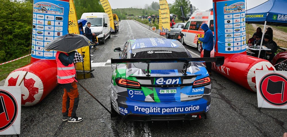 Moment istoric în motorsport: prima victorie cu o mașină electrică. Dominic Marcu, rezultat special pe Transalpina după ce i-a murit tatăl