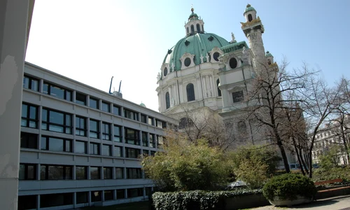 Spaţiul public la Bucureşti şi la Viena jpeg