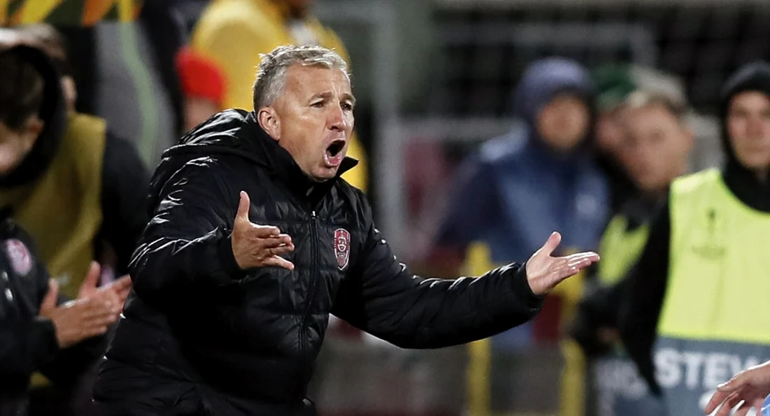 Dan Petrescu are trei meciuri fără victorie cu CFR Cluj. Foto EPA EFE