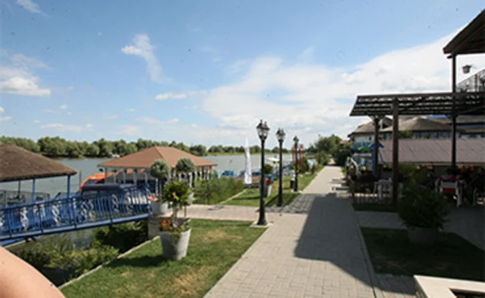 Reporterul Click!, de vorbă cu nea Grigore ZimbruFoto: Mihai Ionescu