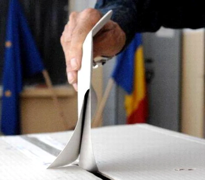 
    Opoziția cere alegeri anticipate  