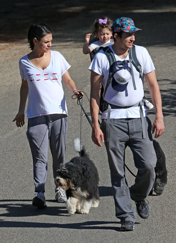 mila kunsi si ashton kutcher hepta 2504646 jpg jpeg
