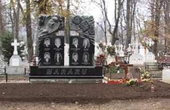 Monumentul funerar al familiei Mararu