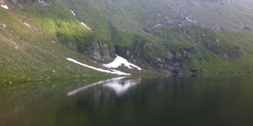 Turistii se pot bucura in aceasta perioada de ultimele urme de zapada, la Balea Lac