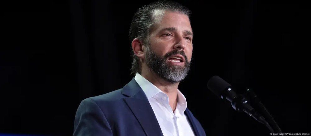 FAZ: "Donald Trump Jr. în România. Afaceri cu iz politic"