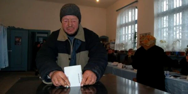 Peste 11.000 de alegători au votat în secţiile speciale