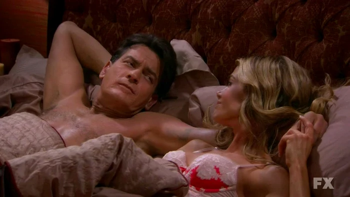 
    Charlie Sheen și una dintre femeile iubite  