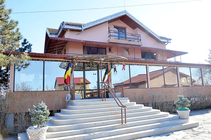 Aici îşi duce Zina Dumitrescu  bătrâneţile din 2011. Azilul  se află la Ghermăneşti, Ilfov