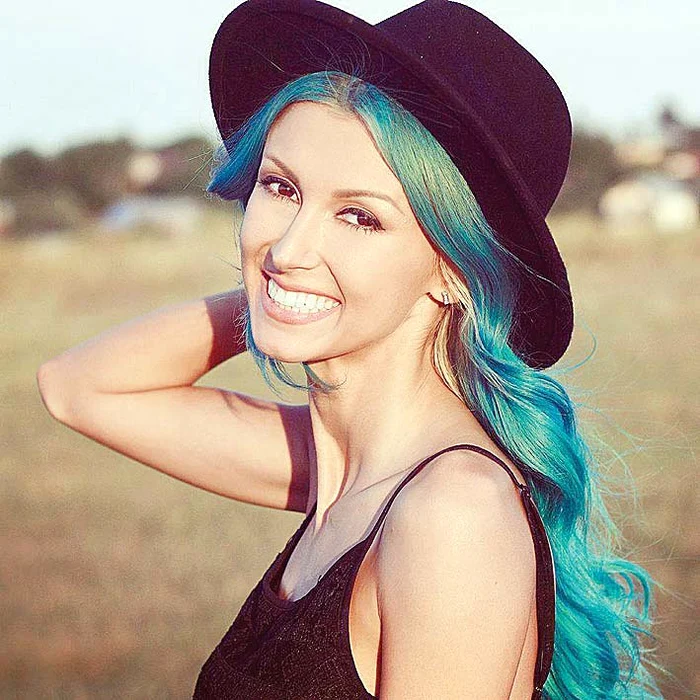 Lidia Buble se teme să-l prezinte pe Răzvan Simion părinţilor, căci nu e încă divorţat