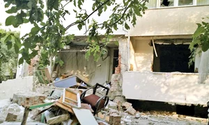 Aşa arată acum blocul în care  locuieşte Florin Constantin jpeg