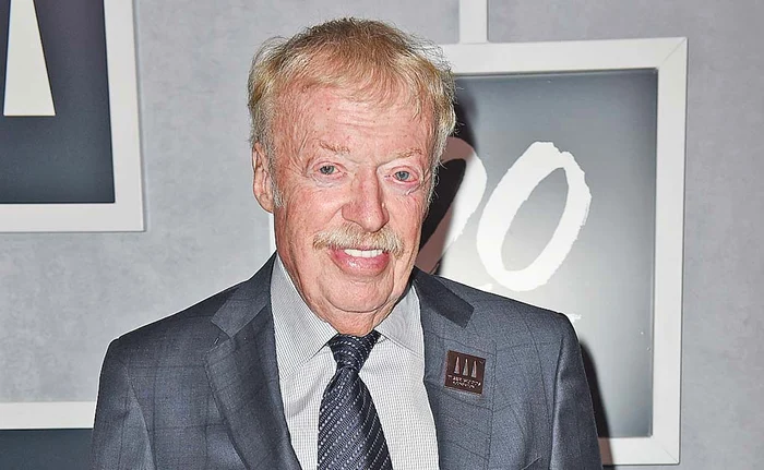 Phil Knight şi familia. Avere: 31,7 miliarde $. Donaţii: 2,90 miliarde $. Procent din avere: 9.14%