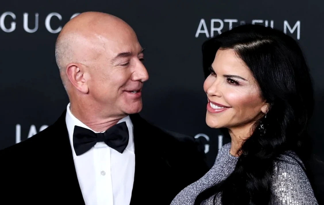 Bezos se căsătorește cu Lauren Sanchez, fostă prezentatoare 
